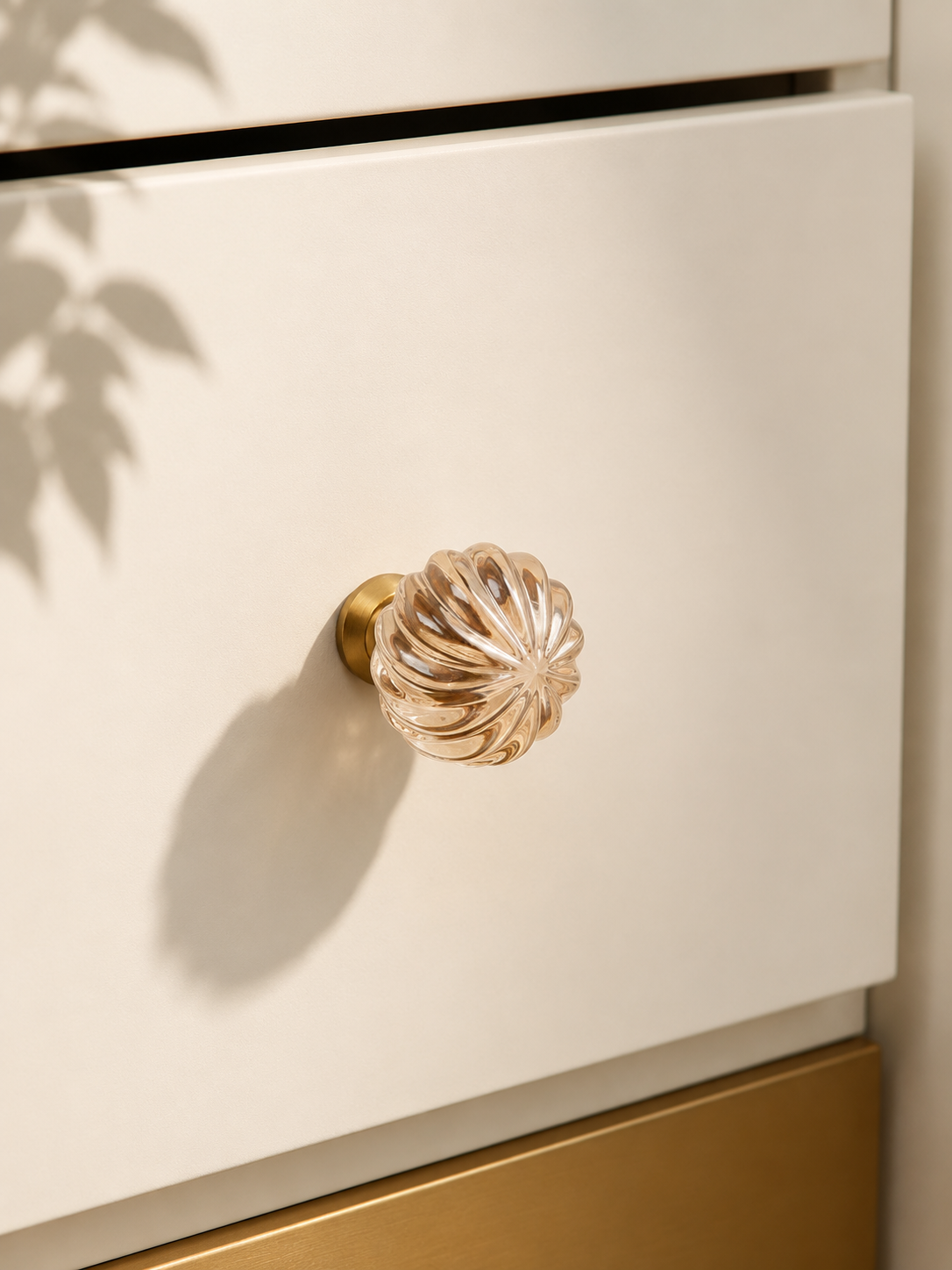 Image of Fluted and Smooth Crystal Drawer Pulls