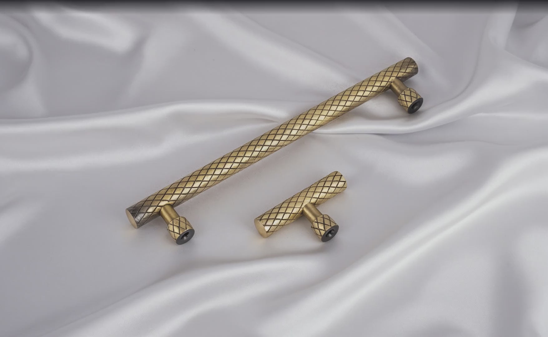 Image of ACH 4300 Gem Brass Handle